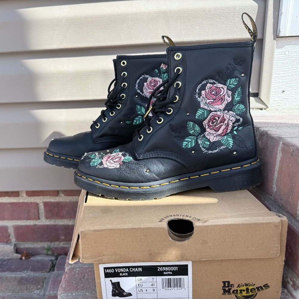 1460 Floral Vonda Chain Dr. Martens